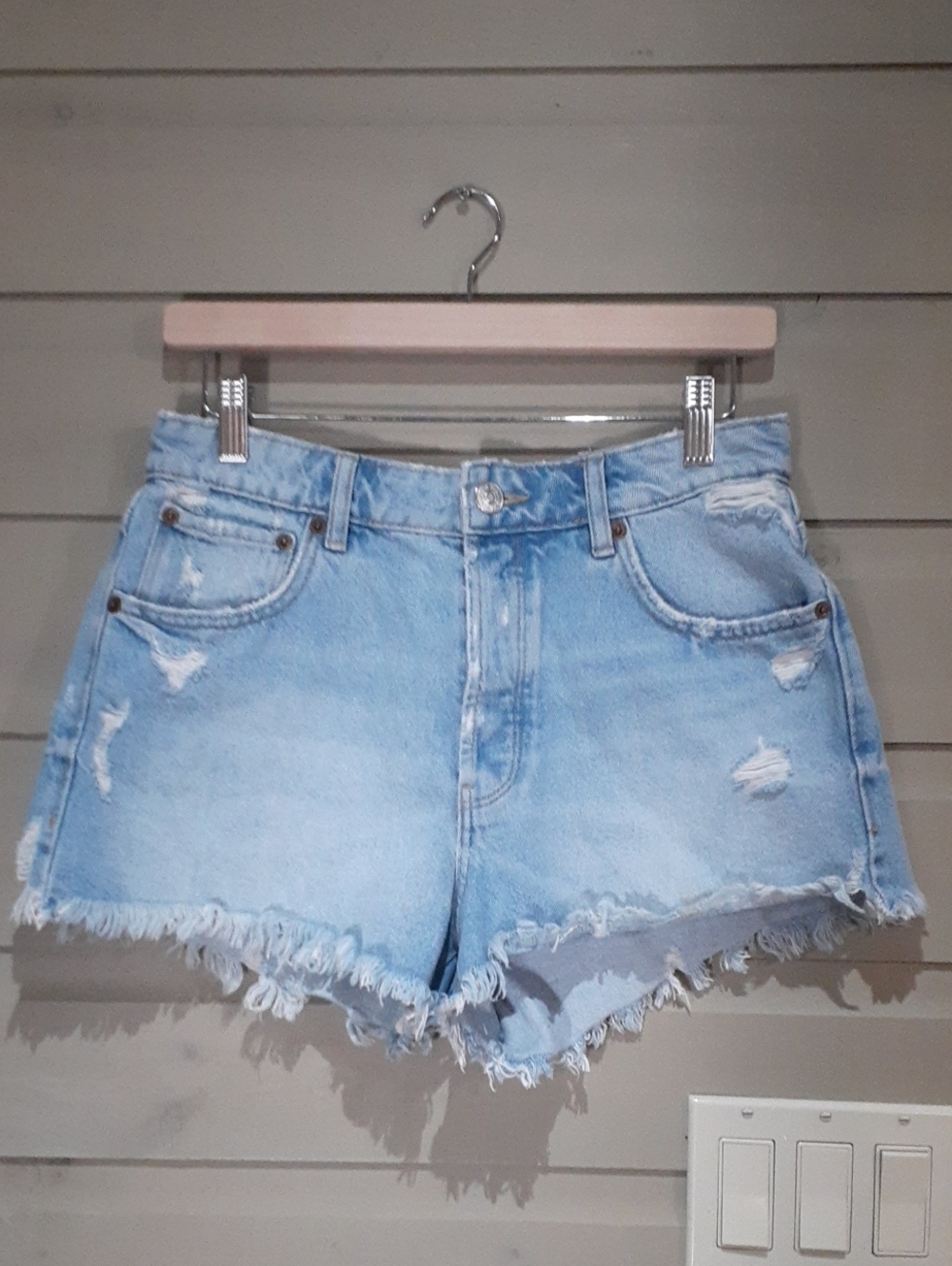 ZARA Women's Light Blue Denim Jean Shorts Distressed Button Fly Size 6